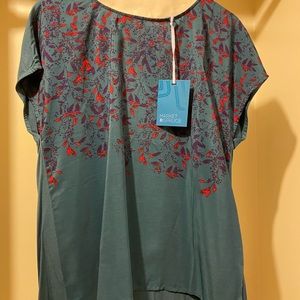 Ladies medium zip back top in teal green NWT